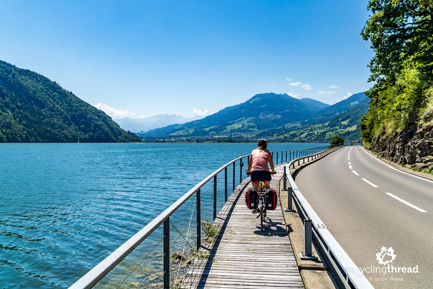 The cycling path by Lake Lucerne