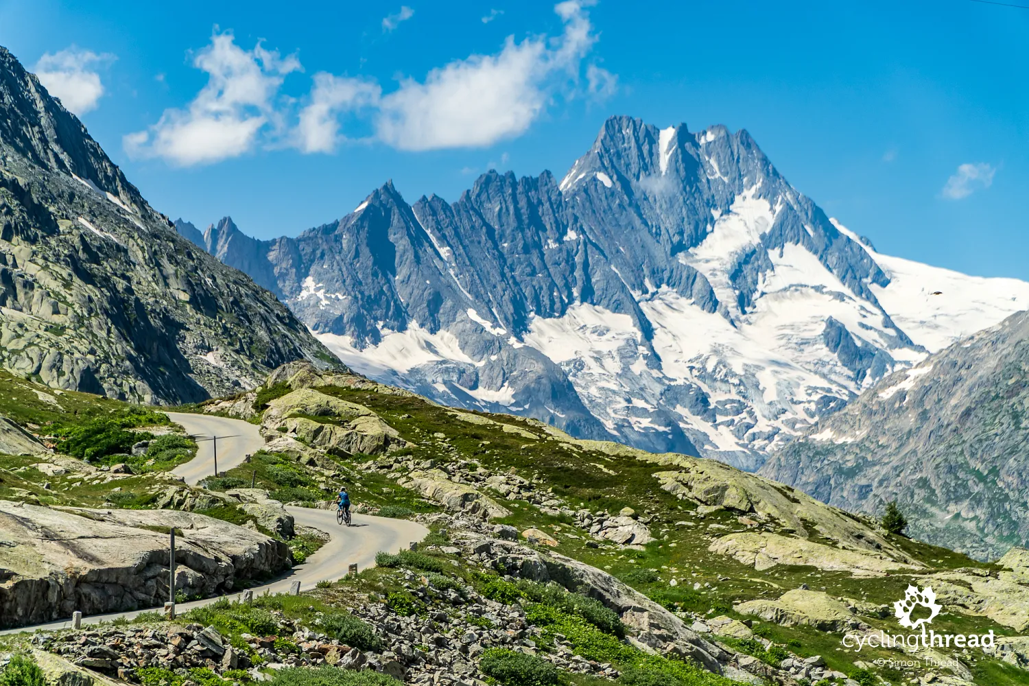 Cycling route near the Grimselpass