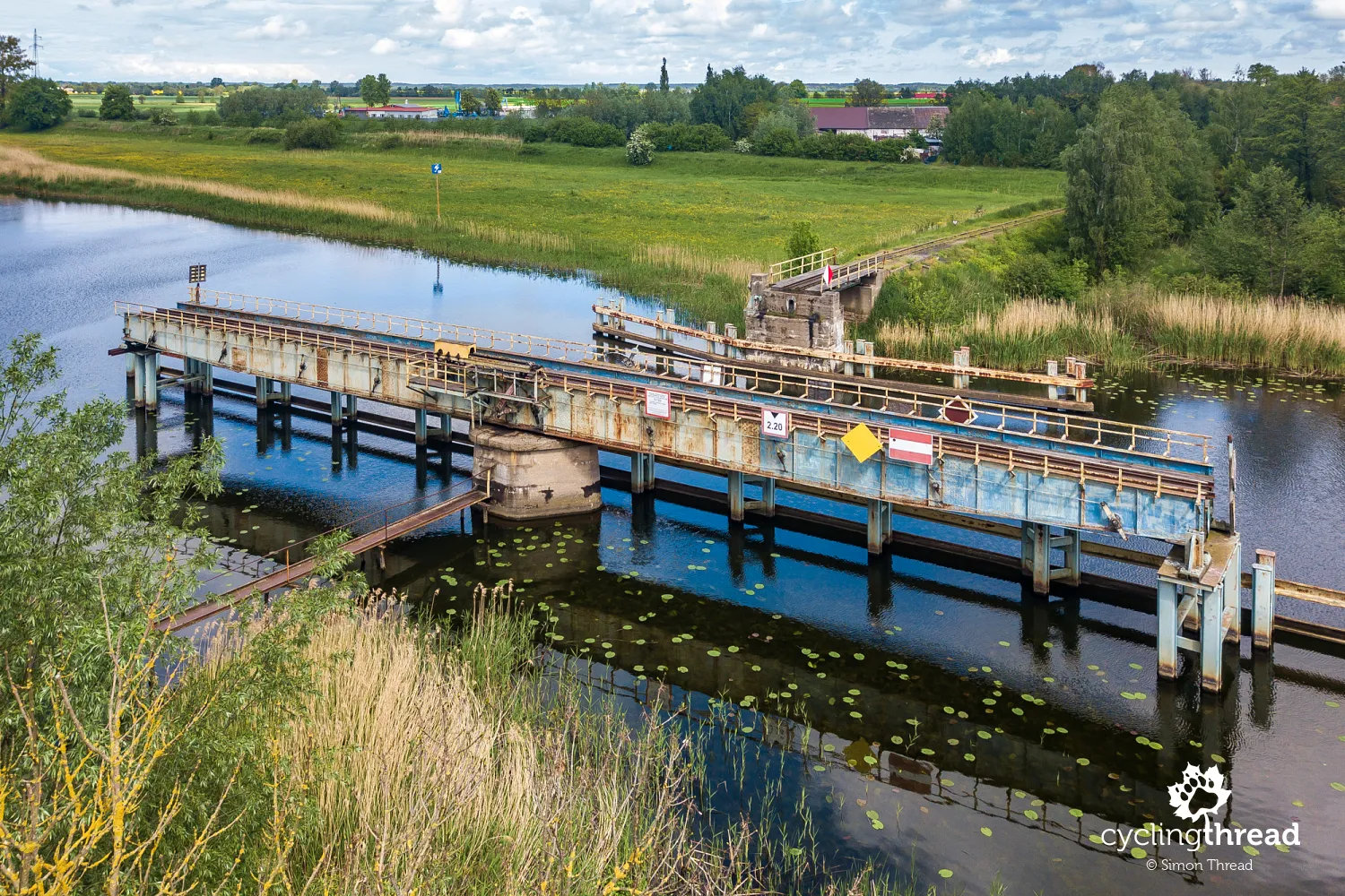 Railway swing bridge over the Szkarpawa in Rybina