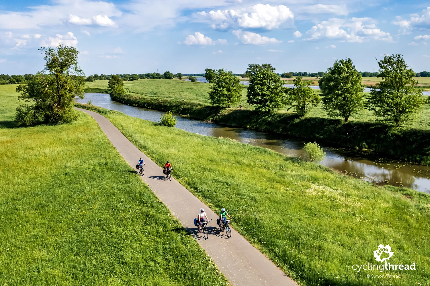 The river landscape of the Elberadweg route