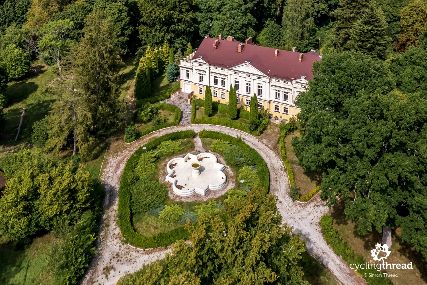 Sasino manor with an English-style park