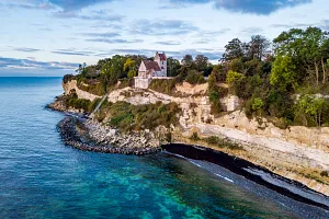 The&nbsp;church on&nbsp;the&nbsp;cliff at Stevns Klint